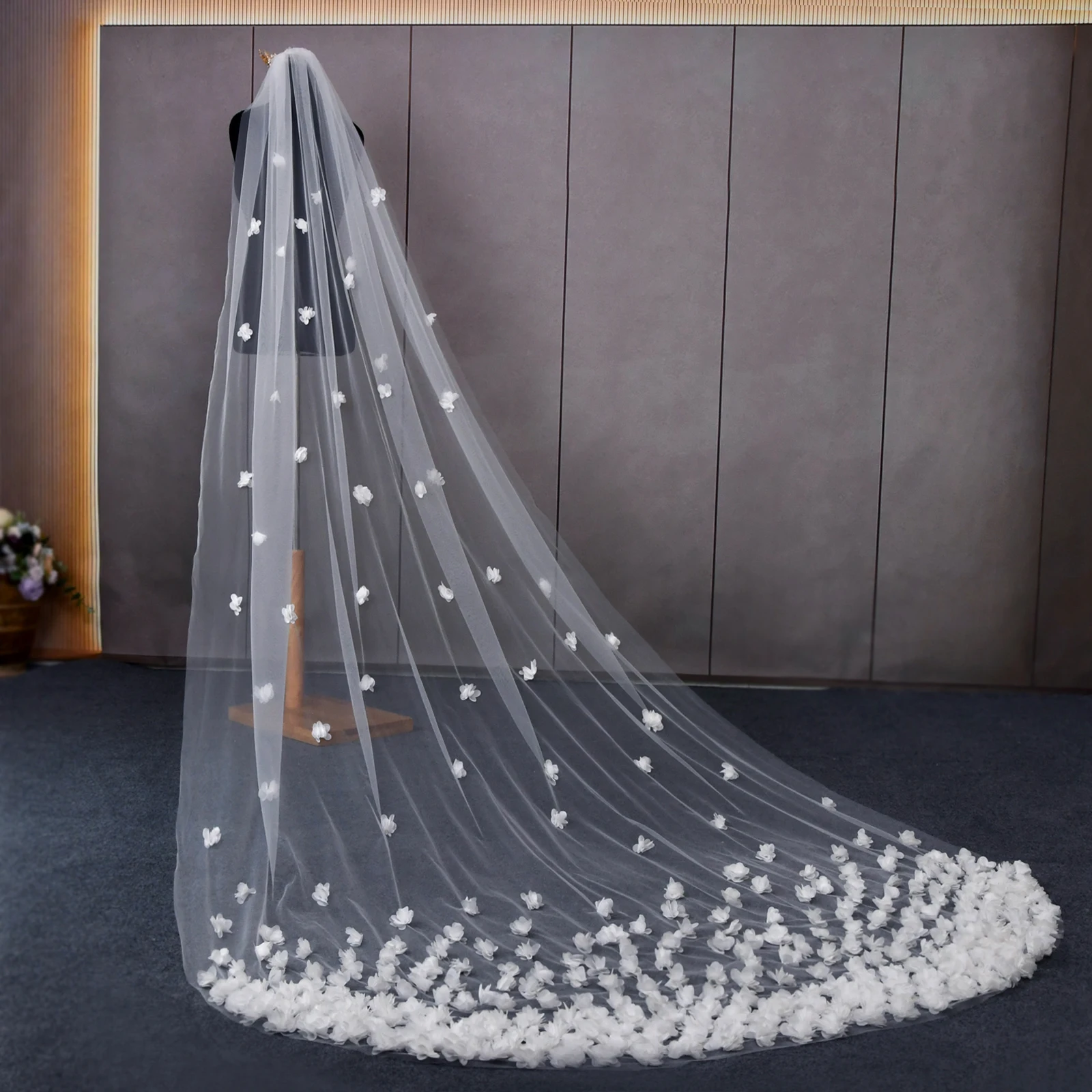 Bridal Veil with Fabric Flowers Scattered Floral Applique Wedding Veil 3D Organza Flower Bridal Illusion 1 Tier with Comb V93m