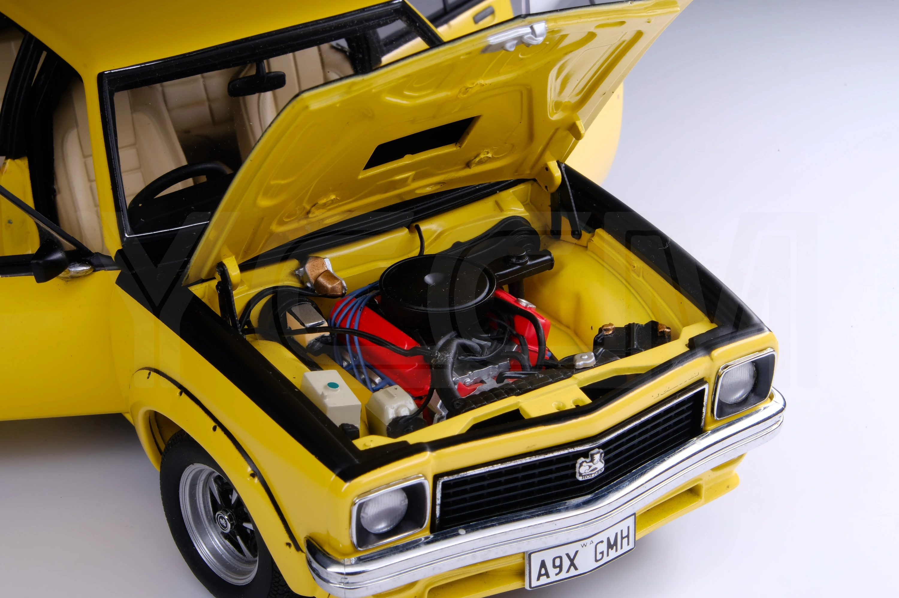 Autoart 1:18 HOLDEN LX TORANA SLR 5000 A9X OPTION Out of Print