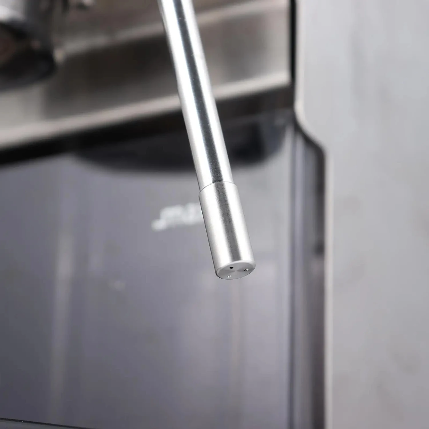 NEW Enhance your home barista skills with this superior replacement steam nozzle for the Gaggia Classic Pro espresso machine. El 3