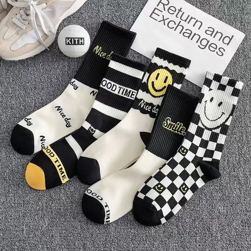 

2024 New Black and White Face Men's Socks Medium Socks Autumn and Winter High Waist Women's Socks Couple Sports Stockings