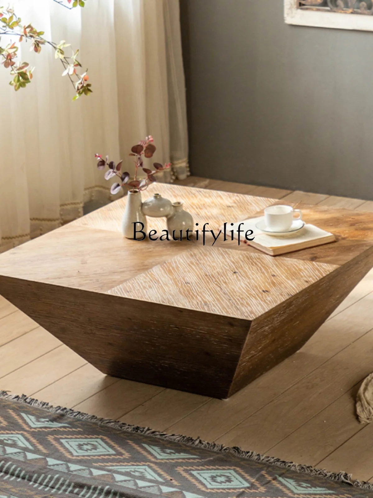 

Кофейный столик из массива дерева в стиле ретро