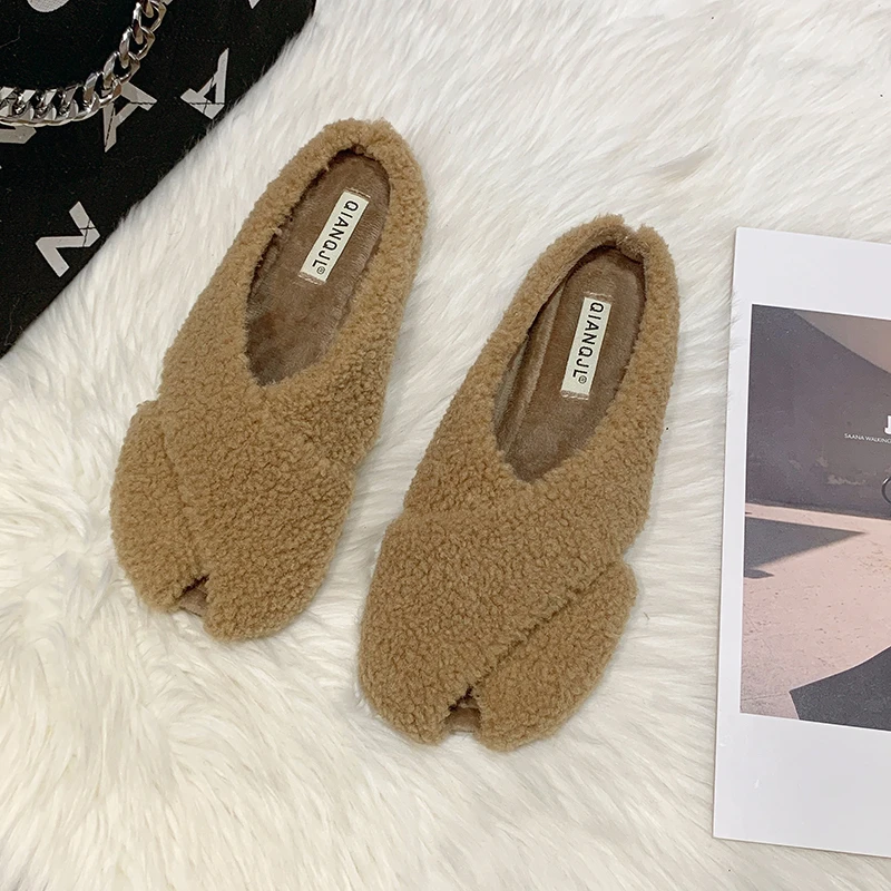 

BKQU французский Baotou половина тяги Модные женские и высококачественные 2022 осень и зима новые популярные мягкие Меховые тапочки с плоской подошвой