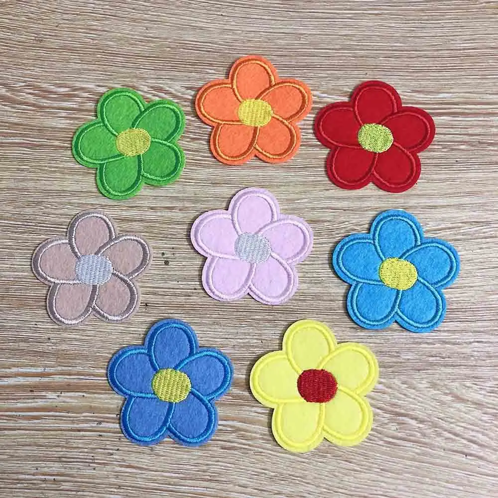 10 Stück bestickte Aufnäher mit fünf Blütenblättern zum Aufnähen für Kinderkleidung, Taschen, DIY-Dekoration, Blau, Grün, Orange, Rosa, Rot, Gelb