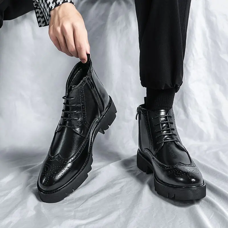 

2023 Comfortable Black Men Chelsea Boots Brogue Carving Fashion Retro Men Leather Boots Ankle Boots Thick Heel Lace Up B114