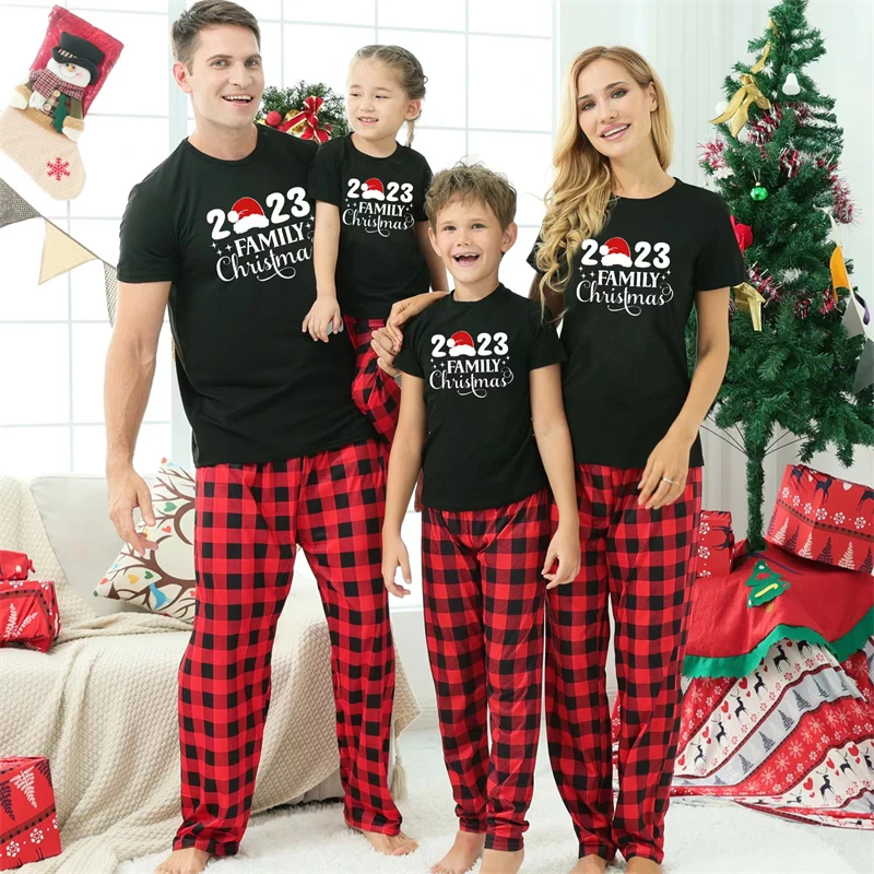 

2023 Short Sleeve Christmas Family Matching Pajamas Sets Father Mother Kids Baby Sleepwear Plaid Mommy and Me Xmas Pj's Clothes
