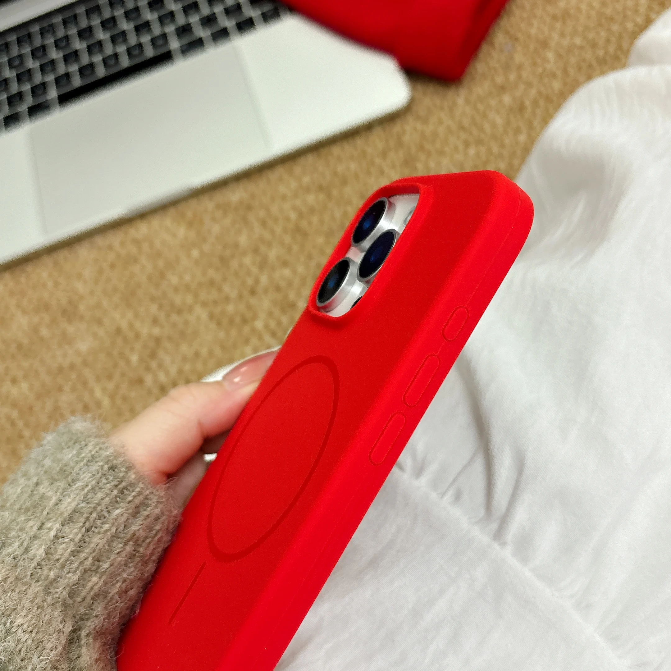 Premium Liquid Silicone Magnetic Wireless Charging Case - Chinese Red