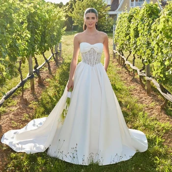 Abito da sposa personalizzato da sposa Classico senza spalline in raso e pizzo A-Line Sweetheart senza maniche Backless Sweep Train Abito da sposa
