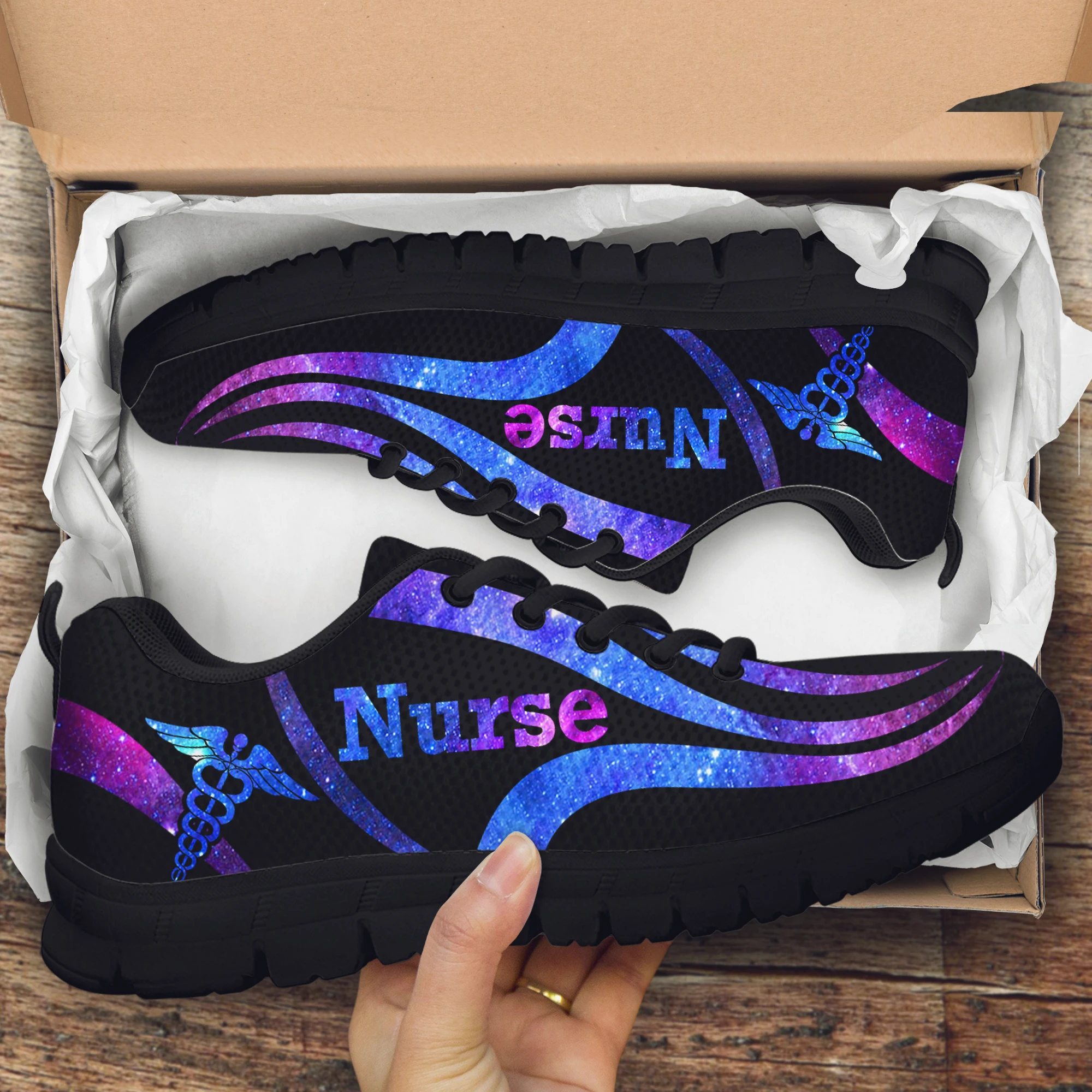 

Кроссовки женские на плоской подошве, с износостойкой вулканизированной подошвой