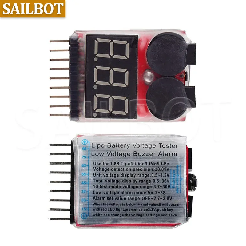 Testeur de batterie LiPo 1-8S avec étui, connecté à une batterie RC pour vérifier la tension.
