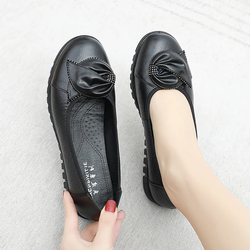 2023 New Autumn Women's Shoes Fashion Loafers Casual Women Leather Flat Shoes Ladies Slip On Comfortable Black Work shoes