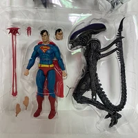 2 uds Anime Batman Superman VS Alien Xenomorph NYCC figura de acción NECA Supermen Batman figura juguetes de modelos coleccionables regalos - Imagen 3