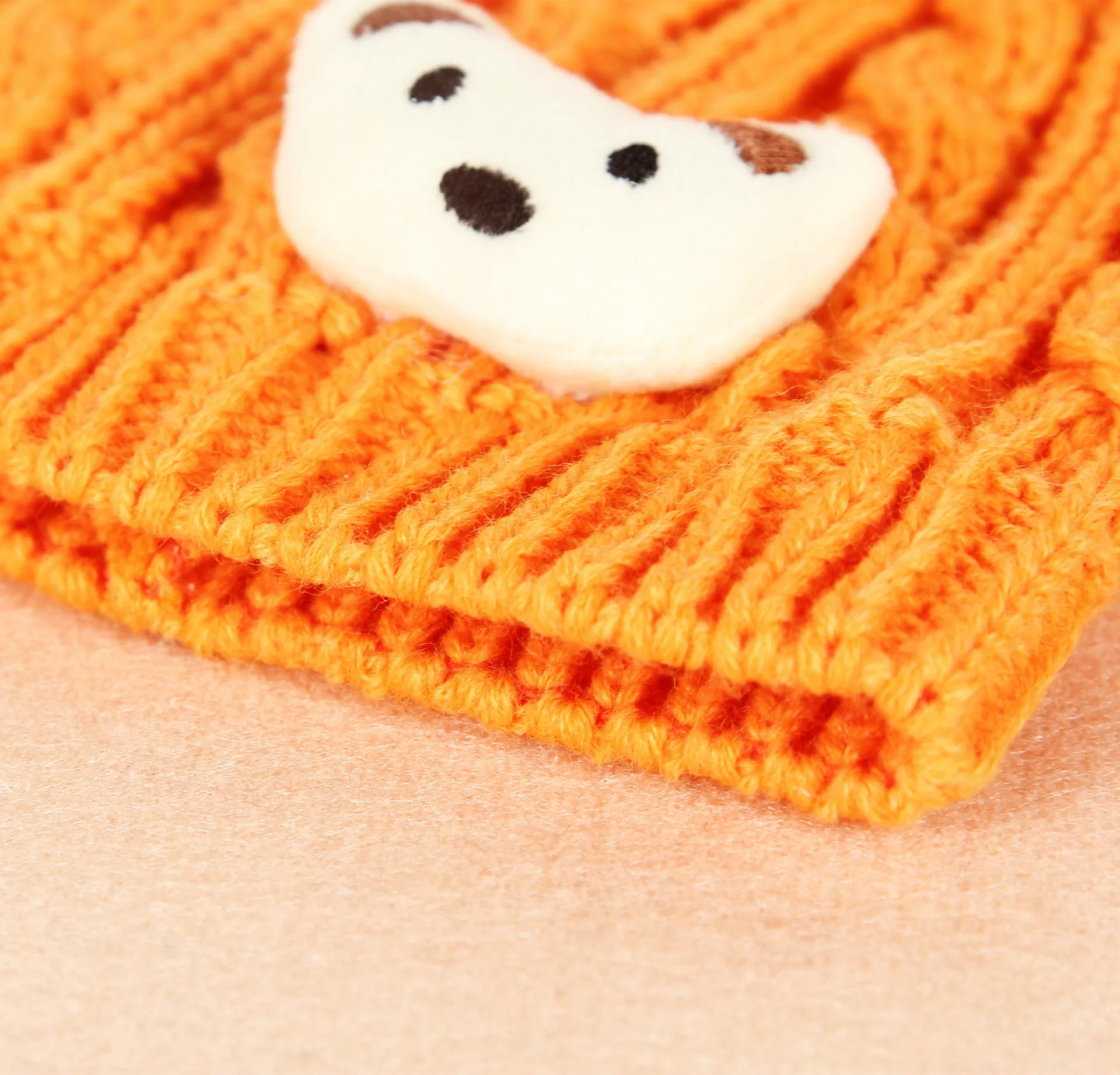 Рисунок 2 - Детская вязаная шапка с мягким помпоном