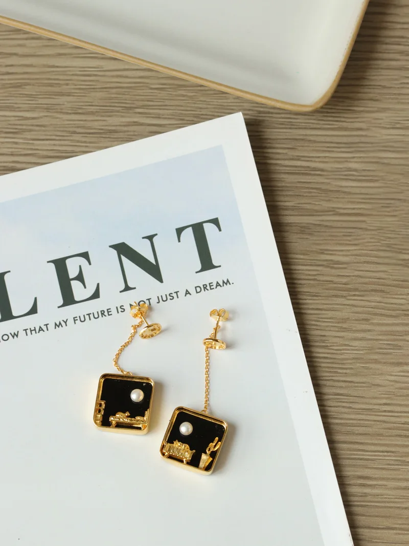 Silver Square Shaped inlaid with Glass and Pearl Creative Cat