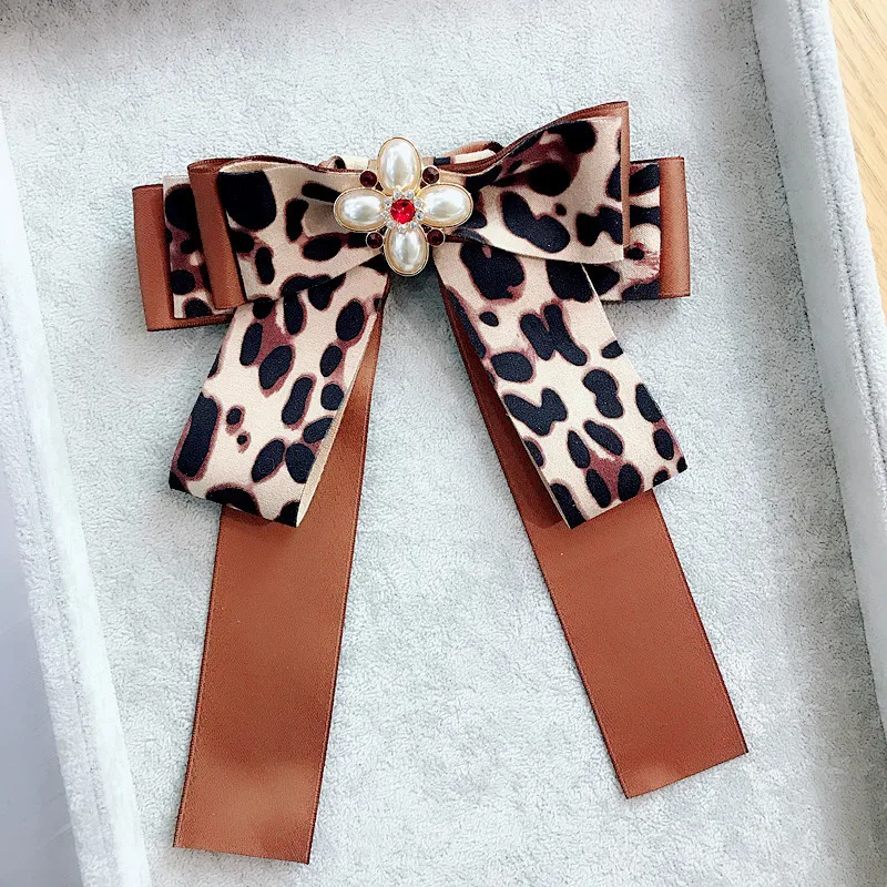 

New Women's Leopard Print Bow Tie Brooch British Fashion Shirt Suit Coat Luxurious Pearl Studded Rhinestone Collar Accessories