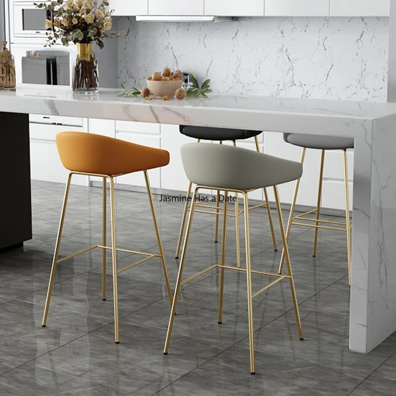 Рисунок 3 - Простые барные стулья в скандинавском стиле