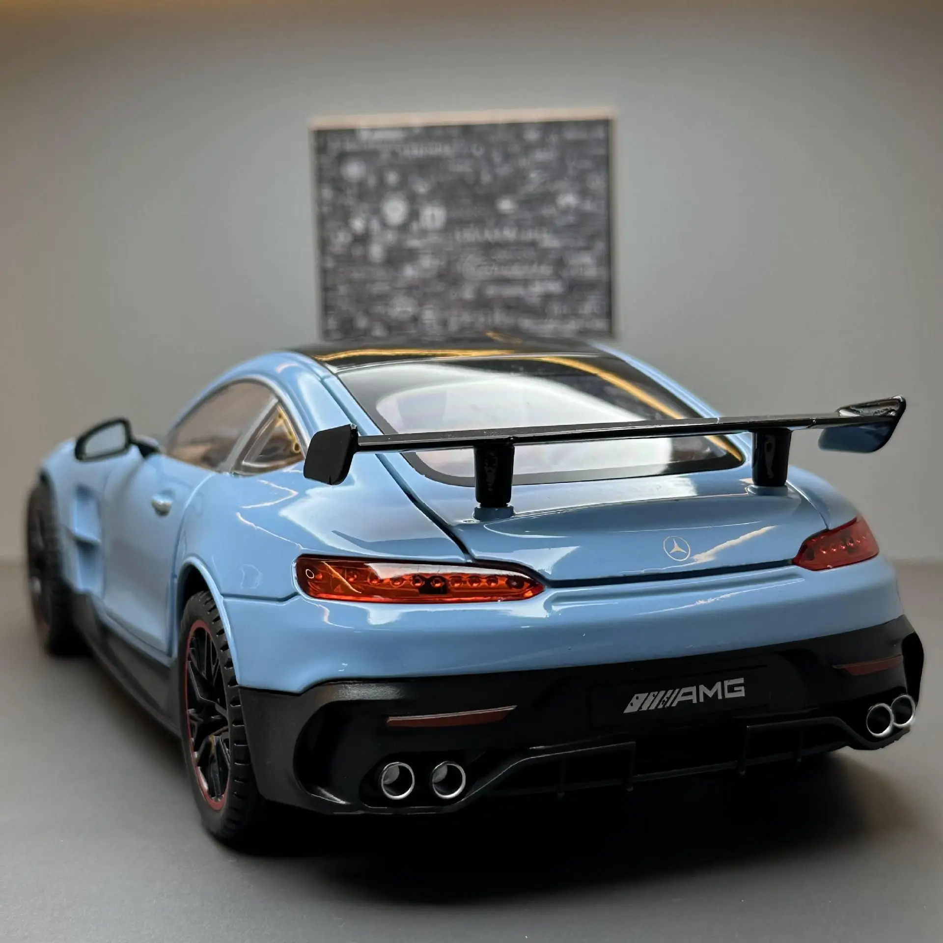 1:18 Mercedes-Benz AMG GT Sports car Alloy Car Model Sound And Light Pull Back Toy Car Die-Cast Boys Collection Decoration Gift 3