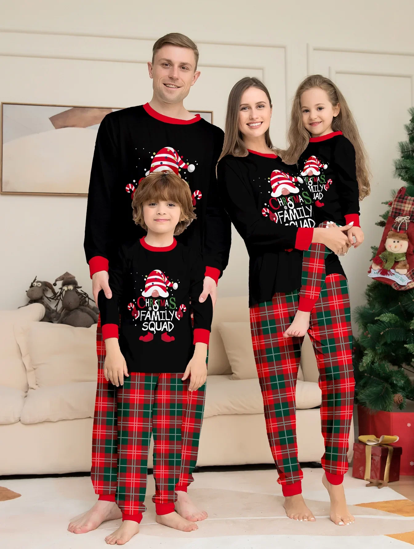 thumbnail image 1 of Nuevo conjunto de pijamas a juego para adultos y niños de Navidad 2024, traje de 2 piezas de manga larga, ropa de casa, mameluco para bebé y perro, pijama holgado de aspecto familiar, 1 of 5