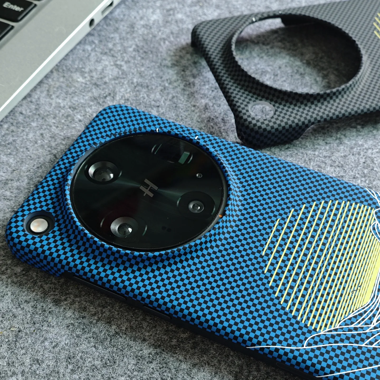 Lightweight Carbon Fiber Texture Moonset Protective Case - Slim Hard Back Cover
