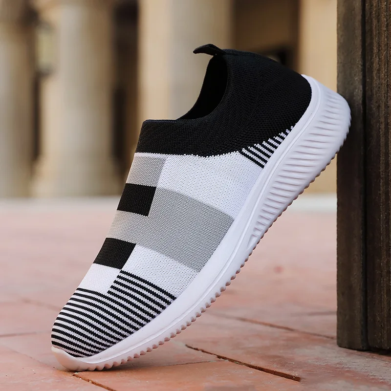 Sneakers Women Walking Shoes Woman Lightweight Loafers Tennis Casual Ladies Fashion Slip on Sock Vulcanized Shoes Plus Size 2024