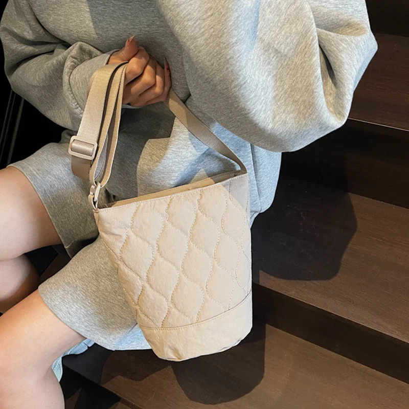 Grid Crossbody Bag  Adjustable Straps Zipper Closure Shoulder Bag for Women Outdoor Travel Commuting Bucket Bag