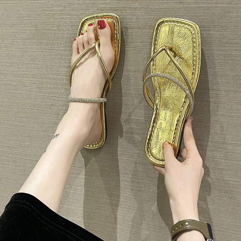 

2023 Summer New Women Braided Slide Fashion Casual Outdoor Beach Slippers Comfortable Flat Bottom Women's Sandals and Slippers