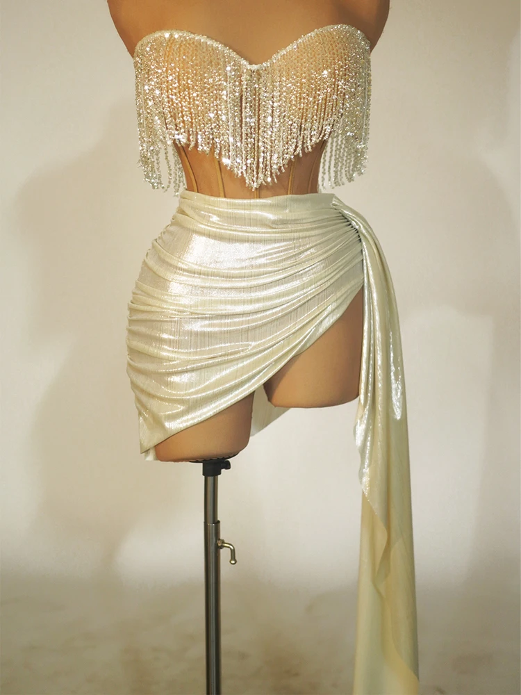 

Роскошное женское платье-бюстье с блестками и кисточками для празднования фотосессии