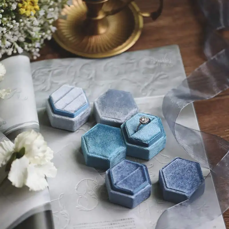 Customized Hexagonal Velvet Ring Box Wedding Engagement Gift Single/Double Ring Storage Box Display Stand Velvet Elegant Retro customized hexagonal velvet ring box wedding engagement gift single double ring storage box display stand velvet elegant retro