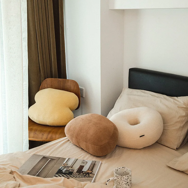 

New high-end plush shaped pillow sofa pillow pillow soft and comfortable cute ing donut soft pillow