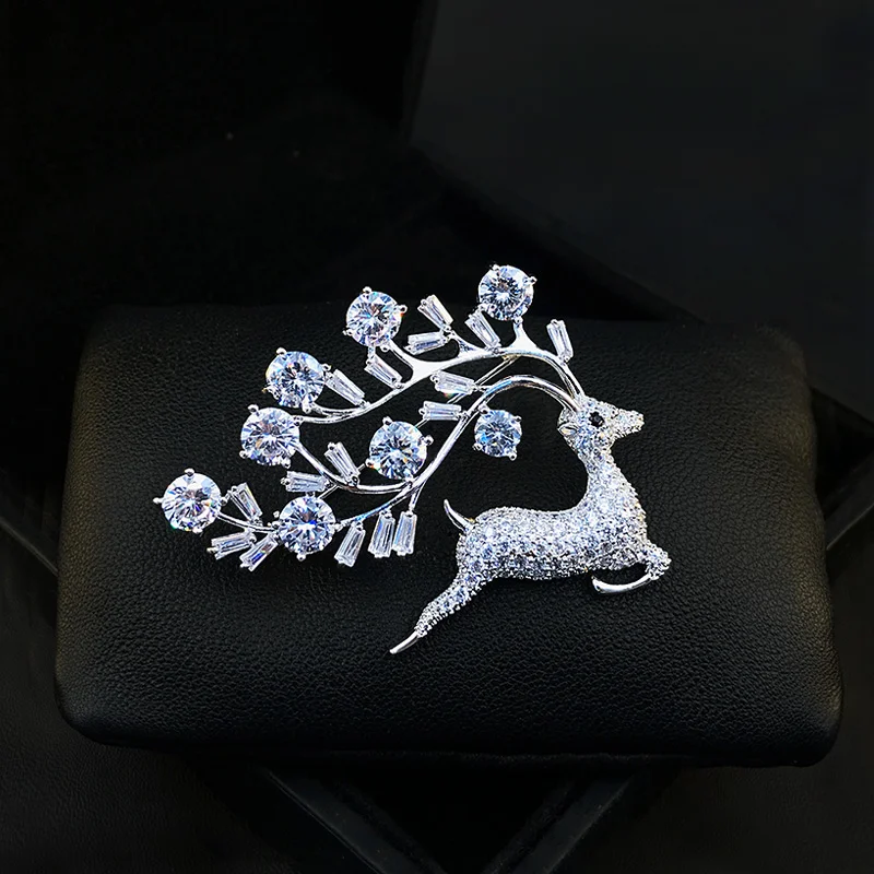 

Running Elk Exquisite Brooch Women's Trendy Suit Gifts Ornament Wild Animal Neckline Corsage Accessories Simple Pin Jewelry 3158