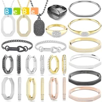 Parure de bijoux de fête de luxe 2026 de haute qualité, en argent et or, avec pendentif goutte d'eau en cristal, collier, bague et boucles d'oreilles personnalisés pour femme 1