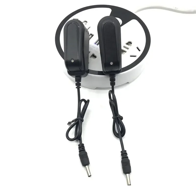 스마트 충전기 손전등 EU/US 3.7v 4.2V 플러그 충전기 18650 리튬 배터리 전조등 범용 직접 충전 DC3.5mm DC5.5mm