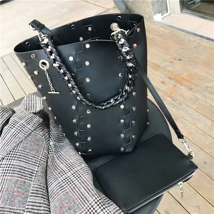 

Women Rivets Large Bucket Shopper Bag Fashion Pu Leather Ladies Shoulder Messenger Bag Designer Black Hollow Out Purses Handbag