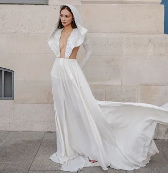 Abiti da sposa lunghi con applicazioni, abiti da sposa con cappello, perline e applicazioni, scialle da sposa per servizi fotografici