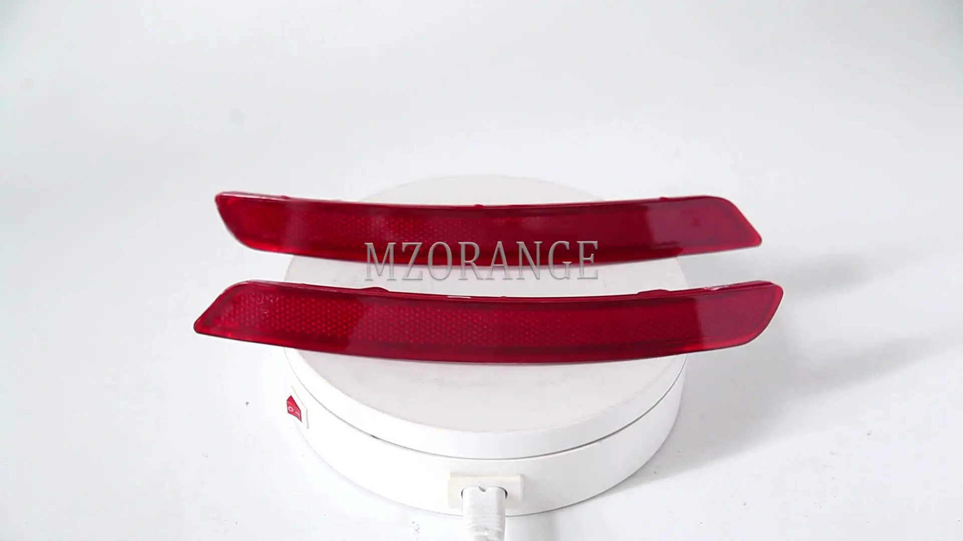 Comprar Capa vermelha para refletor de para-choque traseiro de carro para Mini Cooper Clubman R55 2008-2014 a partir de 16 Comprar Capa vermelha para refletor de para-choque traseiro de carro para Mini Cooper Clubman R55 2008-2014 a partir de 16