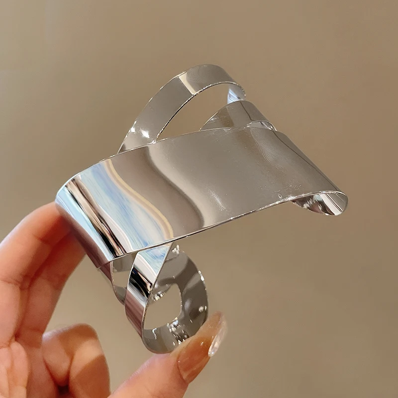 Geometric Alloy Bracelet for Women - Image 4