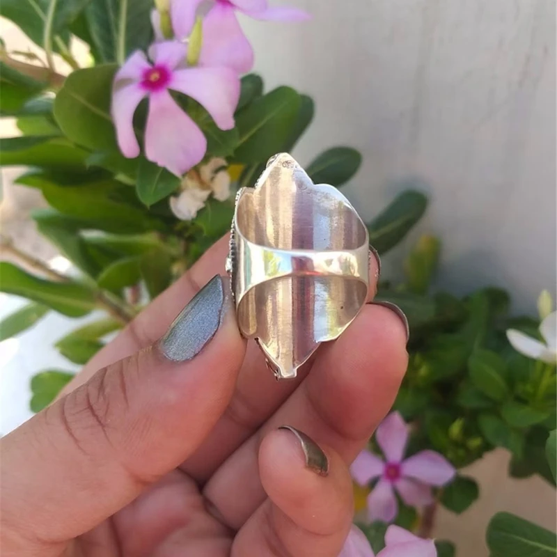 Vintage Women's Ring Bohemian Exaggerated Ring Inlaid Red Cubic Zirconia Antique Silver Color Engraving Classic Ladies Jewelry