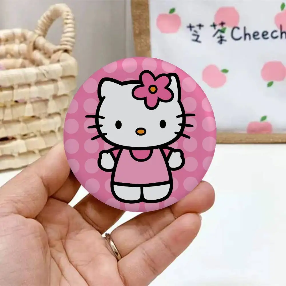 カワイイ H-ハローキティ K-キティ バッジ ブリキ製 ソフトボタンピン ブローチ メタルバッジ カスタムジュエリー アクセサリー 帽子 バッグ ラペルピン