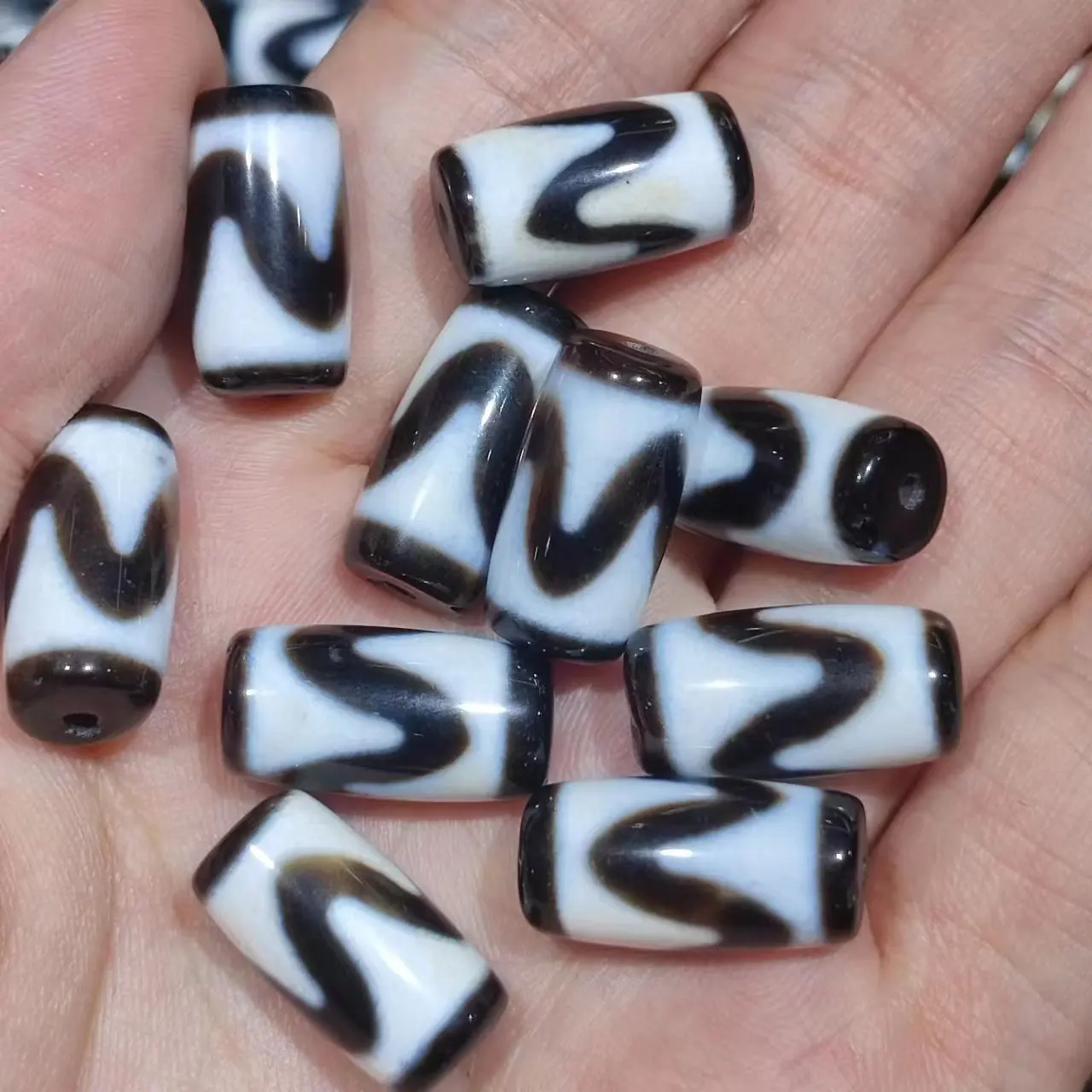 

10pcs/lot natural/tiger tooth pattern/old agate dzi Black and white Weathering lines Ethnography Bracelet with beads jewelry diy