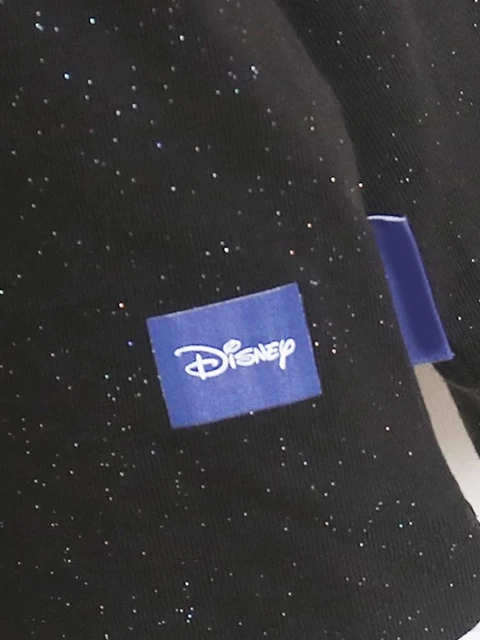 O Sweatshirt de Celebração de Fogos de Artifício do Mickey Mouse para os 100 Anos de Magia da Disney 6 Disney 100 Years of Wonder Mickey Mouse Fireworks Celebration Sweatshirt