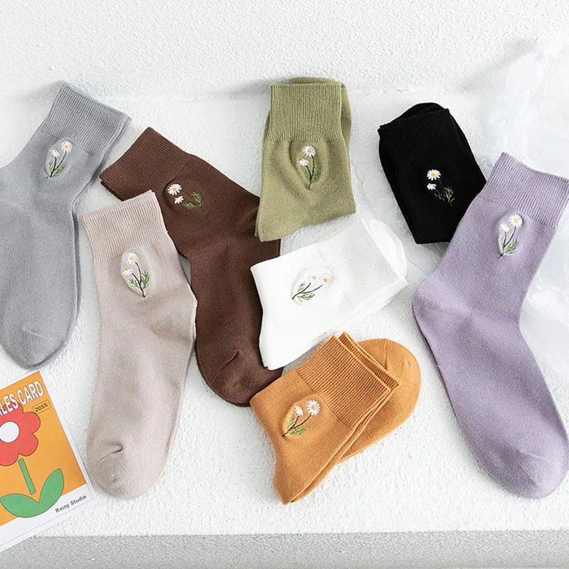 

Women Cotton Socks Autumn Winter New Simple Daisy Embroidered Soft Comfortable Versatile Campus Sports Socks In Tube Socks 1B119