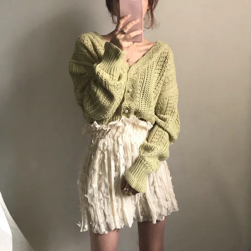 Autumn and Winter New Women's V-neck Long-sleeved Sweater Knitted Cardigan Fashionable Women's Single-breasted Hollow Coat
