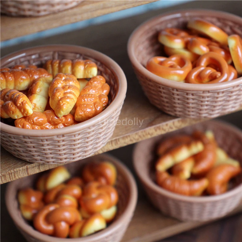 1/6 Scale Miniature Dollhouse Bread Mini Pretzel with Basket Pretend Kitchen Food For BJD Doll Accessories Mini Dolls Toys