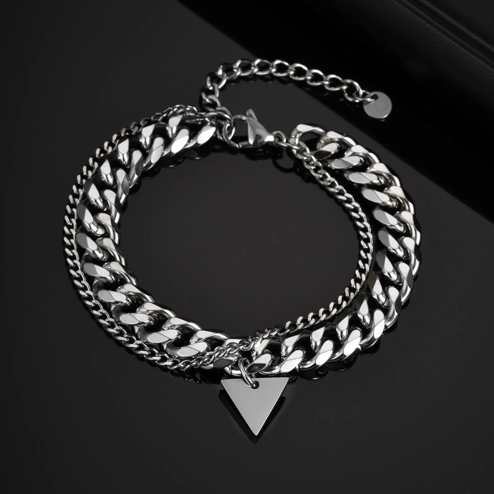 Neue umgekehrte Dreieck-Kettenarmbänder für Männer und Jungen, nie verblassendes silberfarbenes kubanisches Kettenglieder-Armband, Hip-Hop-Schmuckgeschenke