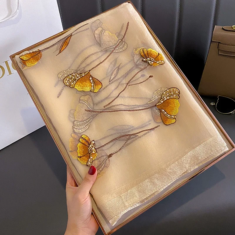 Sciarpa misto lana e seta semi trasparente con tulipani e perline per mezze stagioni (90*180cm) 61 Sciarpa misto lana e seta semi trasparente con tulipani e perline per mezze stagioni (90*180cm) - immagine 21