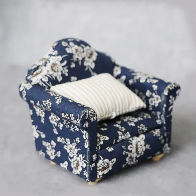 1/12 Mini Sofa Armchair Wooden Couch Toy Floral Sofa Throw Pillow House Furniture Role Play Accessory Kids Play Toy