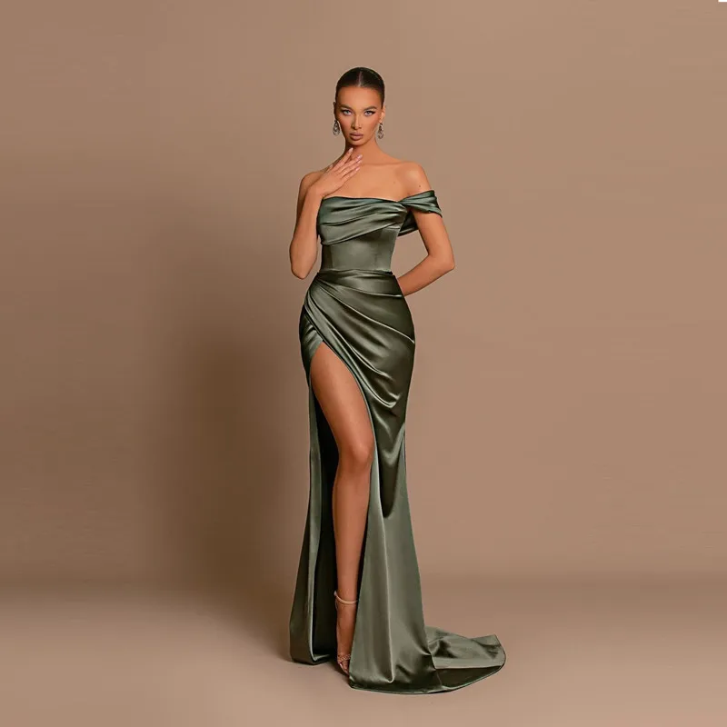 Vestidos con mangas de trompeta sexy y estilo sirena con hombros descubiertos Ciruela