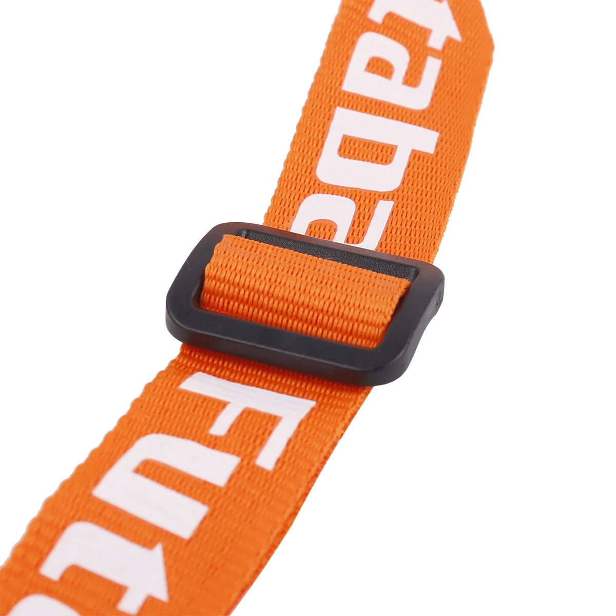 Détail du clip de fixation de la sangle de télécommande drone Futaba JR, prêt à être attaché à une radiocommande.