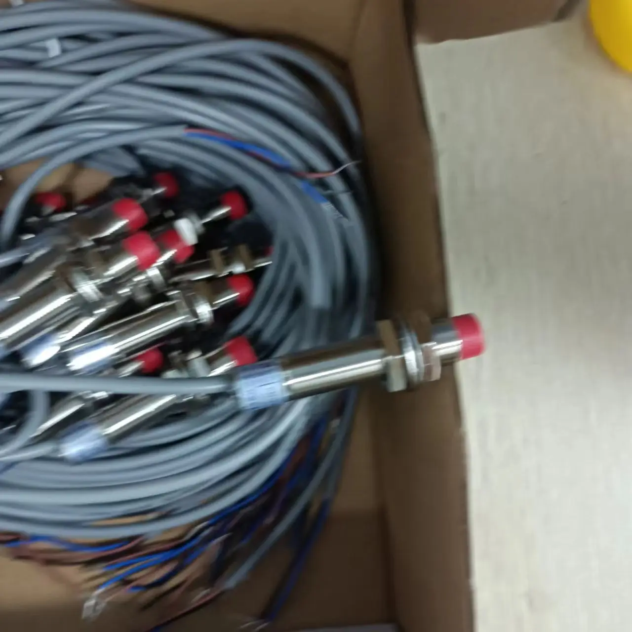 original official FOTEK KM12-04N 10PCS provides discounts for large quantities of stock