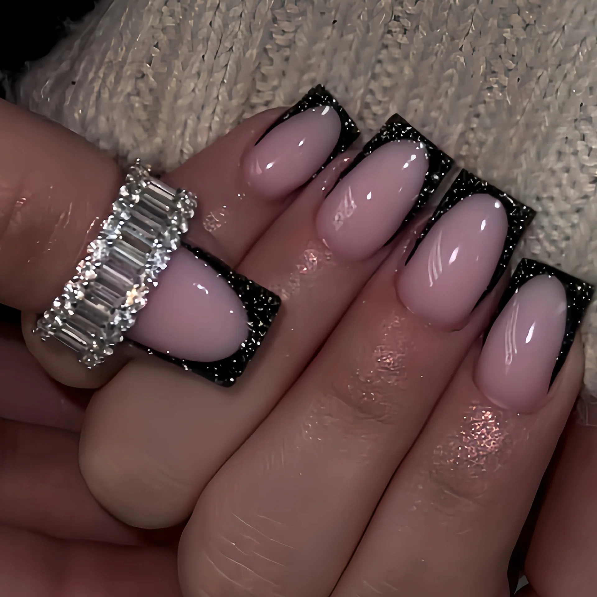 24-Piece Glamorous Glitter Press-On Nail Set with Adhesive