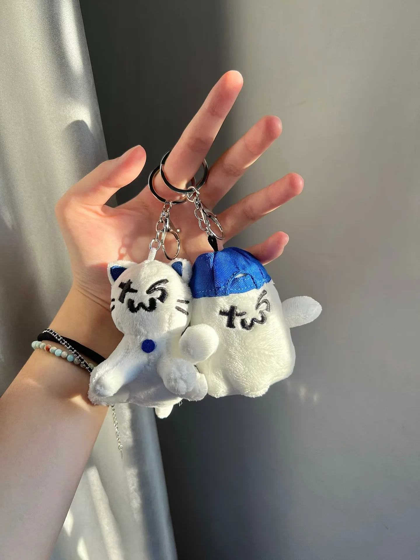 9 cm Kpop Plushie TWS Katze Niedlicher Plüsch-Schlüsselanhänger Stofftier Puppe Anhänger Schlüsselanhänger Charm Rucksack SHINYU DOHOON Zubehör – Detail 4